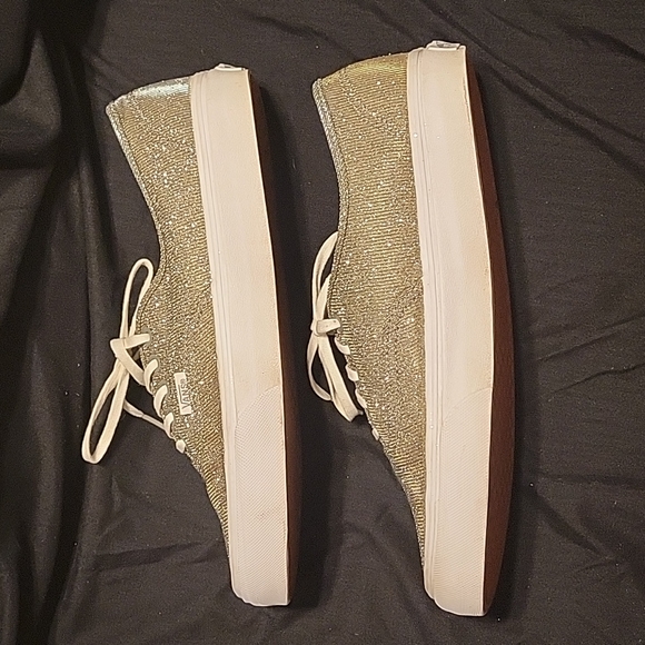 Vans - Picture 5 of 6